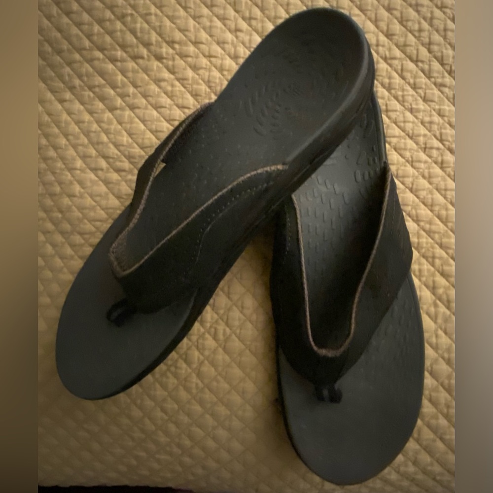 Never Worn New Balance flip flop size 13